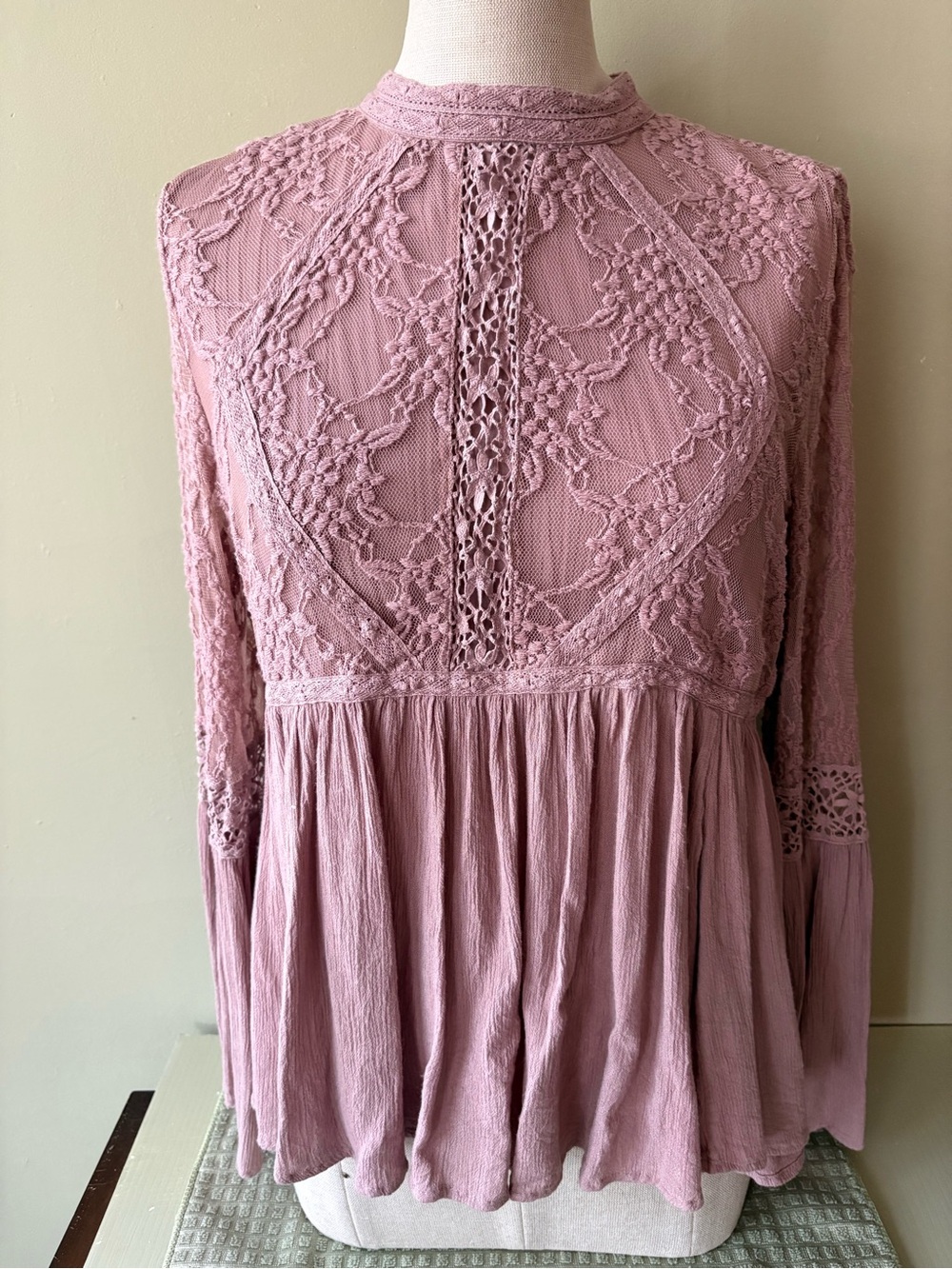 American Eagle Outfitters Dusty Rose Lace Peasant Blouse Med